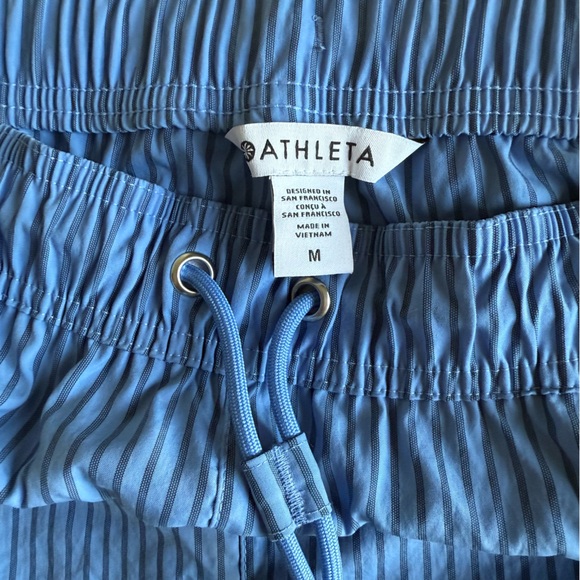 Athleta Midday Mid Rise Short - Picture 5 of 5